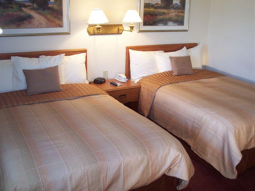 锡拉丘兹机场烛木套房酒店 北锡拉丘兹 客房 照片